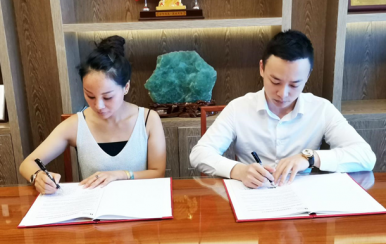 恭賀重慶渝北區(qū)邱美女士順利簽約翌芙萊！