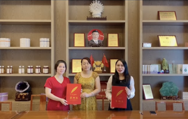 恭喜龍女士呂女士成功加入翌芙萊大家庭，成為翌芙萊美業(yè)傳播天使。