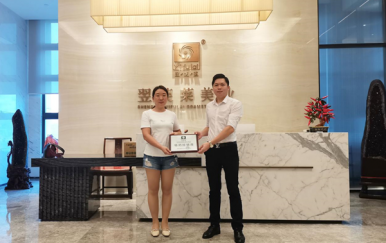 恭賀廣東湛江赤坎區(qū)王女士簽約翌芙萊加盟店！