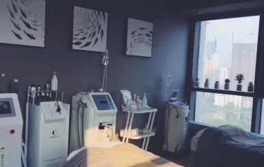 武漢打工妹創(chuàng)業(yè)開美容院，沒上美團，三個月盈利回本。